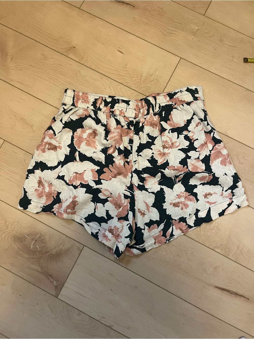 Abercrombie Floral Shorts - Picture 5 of 8